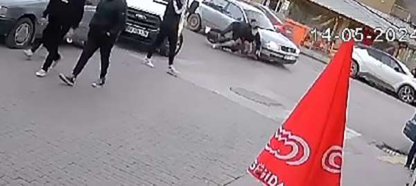 Sivas'ta otomobil ile motosiklet çarpıştı, 2 kişi yaralandı: Kaza anı kamerada