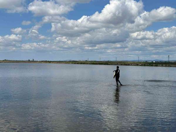 Çiftçiler Günü'nü, çeltik tohumlarını toprakla buluşturarak kutladılar