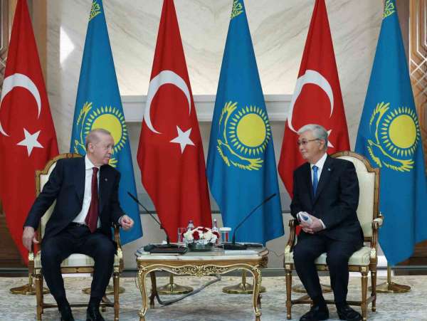 Cumhurbaşkanı Erdoğan, Kazakistan Cumhurbaşkanı Tokayev'le görüştü