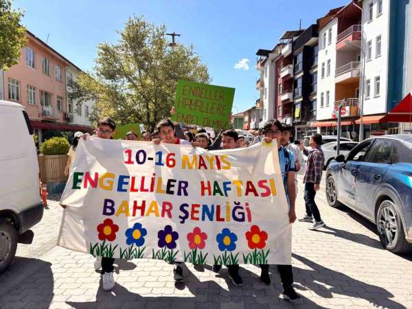 Hisarcık Şehitler Ortaokulu'nda Bahar Şenliği