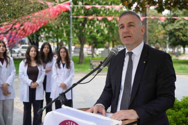 Karacan: 'Her yıl yaklaşık 3 bin 800 eczacı mezun oluyor'