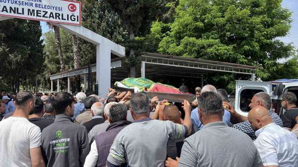 Mersin'deki yağ fabrikasındaki patlamada ölen işçi toprağa verildi
