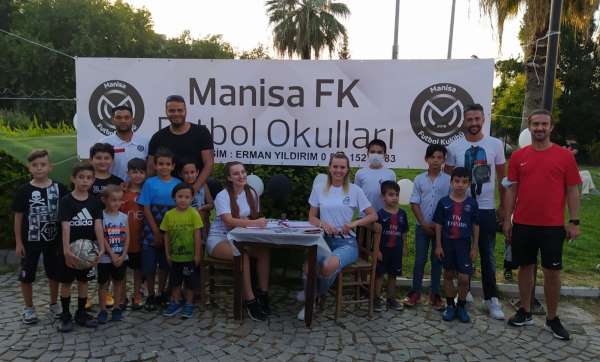 Manisa FK İzmir Futbol Okulu açıldı