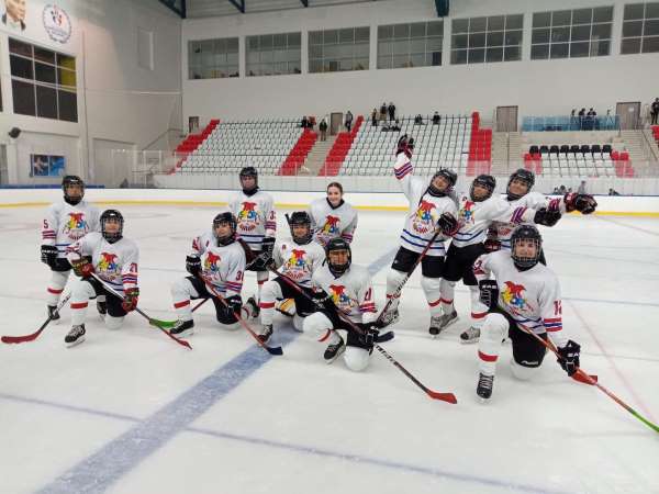 Spor A.Ş buz hokeyinde son hafta farklı kazandı