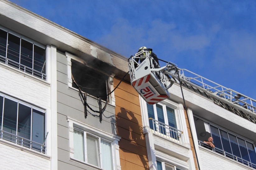 Samsun'da apartmanda yangın!