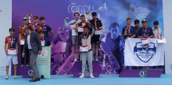 Vanlı öğrenciler 'Okul Sporları Triatlon Türkiye Şampiyonası'na damga vurdu