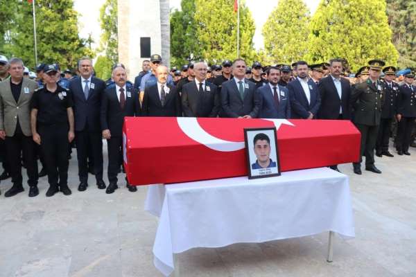 Aydınlı şehit polis memuru Denizli'de toprağa verildi