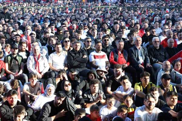 Kâğıthane'de Dünya Kupası heyecanı dev ekranlarda yaşandı