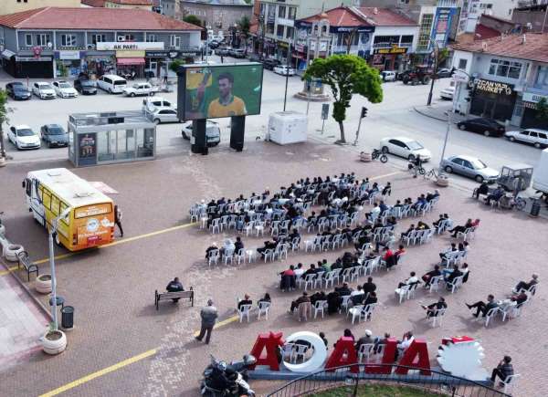 Milli maç heyecanı Alaca'da dev ekranda yaşandı