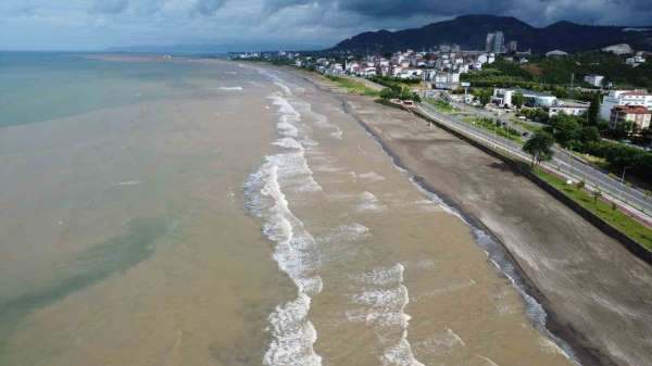 Ordu'da sağanak sonrası Karadeniz'in rengi değişti