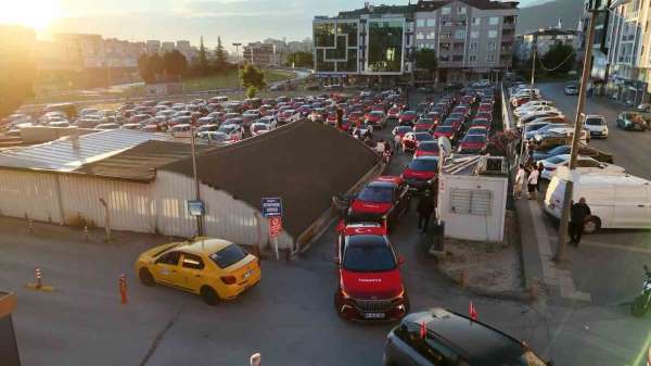 Bursa'da A Milli Takım coşkusu sokaklara taştı, 250 araçlık konvoy kenti turladı