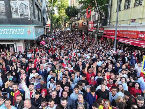 Pendik'te 20 bin kişilik milli heyecan havadan görüntülendi
