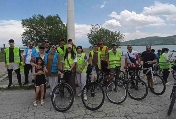 Tatvan'da pedallar sağlıklı yarınlar için çevrildi