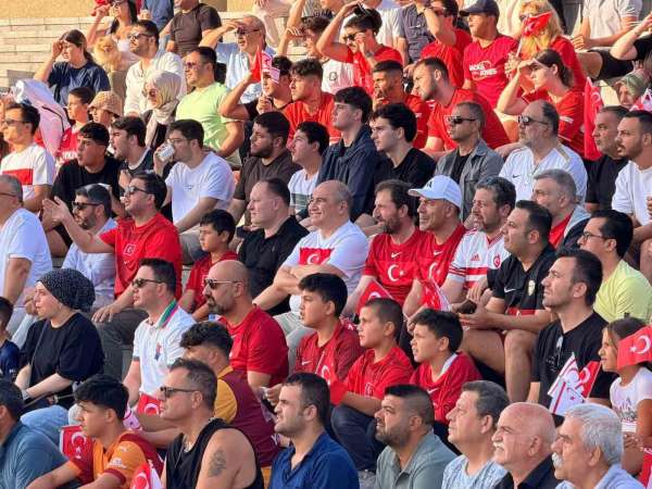 Türkiye Milli Takımı'na KKTC'den Dünya Kupası desteği
