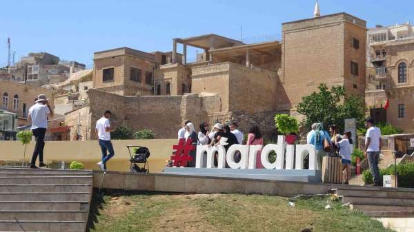 Bayram tatilinde turistler Mardin'e akın etti