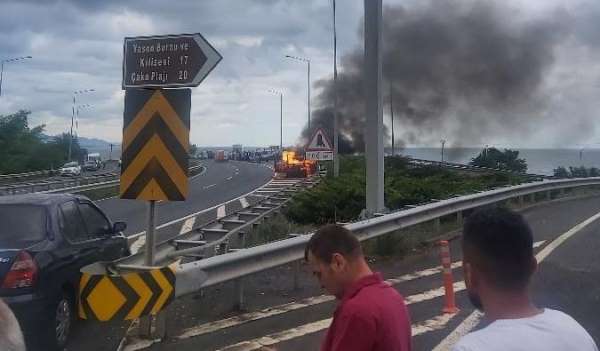 Ordu'da düğün konvoyunda otomobil alevlere teslim oldu