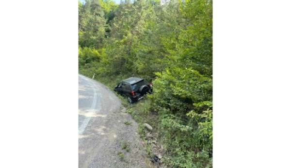 Sinop'ta kontrolden çıkan cip şarampole düştü: 1 yaralı