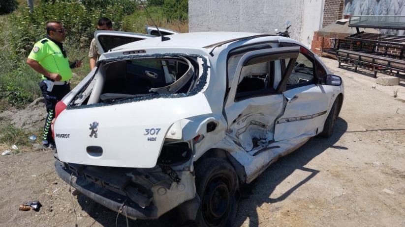 Samsun'da polis aracı kaza yaptı: 2 polis ve 1 üsteğmen yaralandı