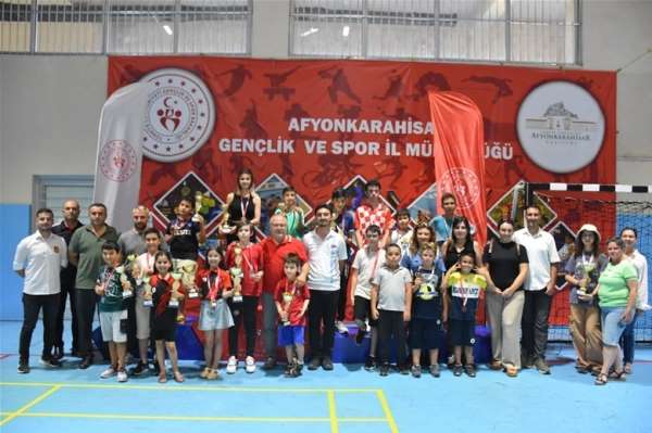 Afyonkarahisar'da 15 Temmuz Anısına Satranç ve Eskrim turnuvaları düzenlendi