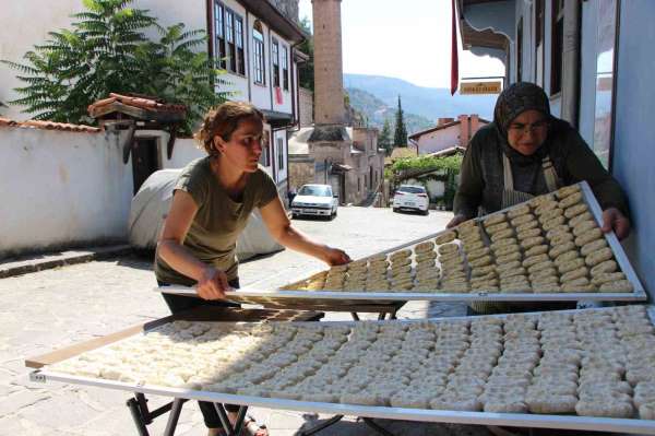 Amasya'da tescilli 'sıkma tarhana' sezonu başladı