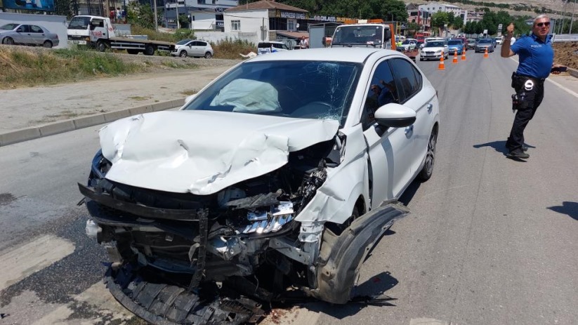 Samsun'da polis aracı kaza yaptı: 2 polis ve 1 üsteğmen yaralandı