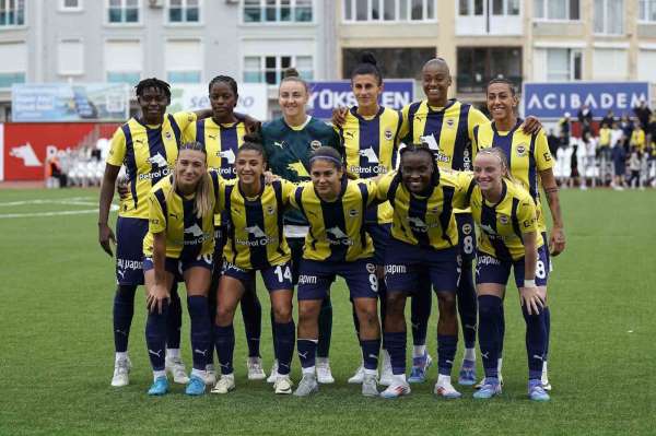Fenerbahçe'de 17 oyuncunun sözleşmesi uzatıldı