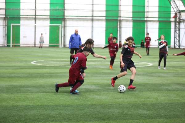 Küçükçekmece'de ücretsiz yaz spor okulları başladı