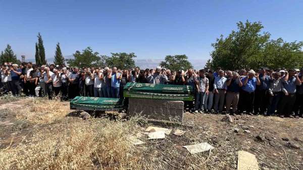 Trafik kazasında hayatını kaybeden anne-oğul Kahramanmaraş'ta son yolculuğuna uğurlandı