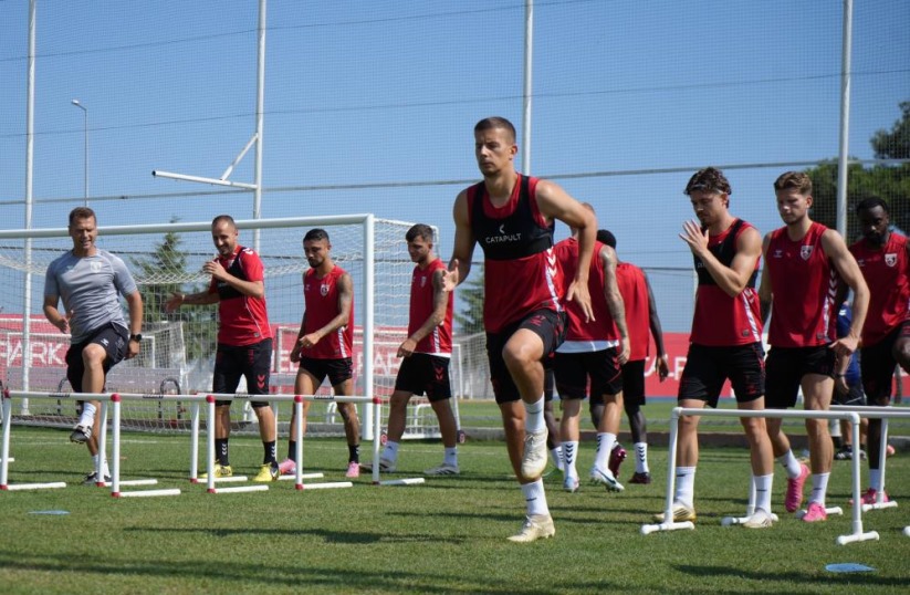 Fuat Çapa: 'UEFA listesine 2 yabancı oyuncu ekleyeceğiz'