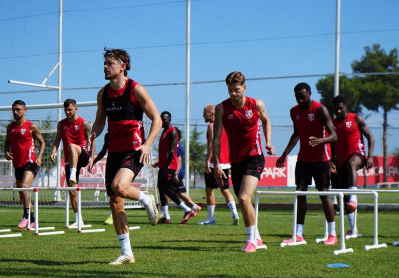 Fuat Çapa: 'UEFA listesine 2 yabancı oyuncu ekleyeceğiz'