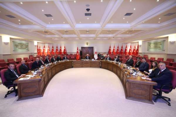 Bakan Güler, Türkiye Harp Malulü Gaziler, Şehit Dul ve Yetimleri Derneği Genel Başkanı Işık'ı kabul etti