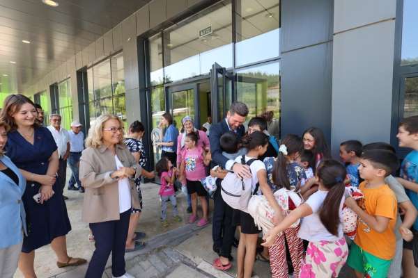 Başkan Tatık kırsaldaki çocukların yüzme öğrenmesini sağlıyor