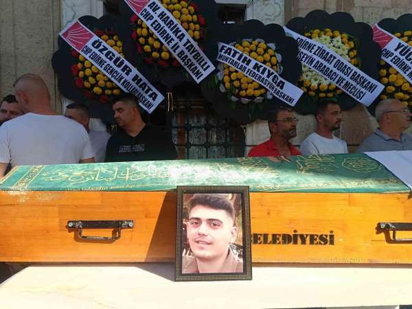 Çanakkale'deki kazada hayatını kaybeden iki genç Edirne'de toprağa verildi