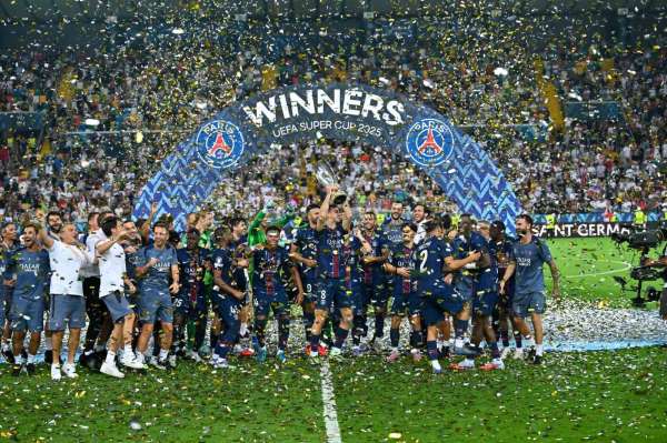 Paris Saint-Germain, Süper Kupa'yı ilk müzesine götürdü