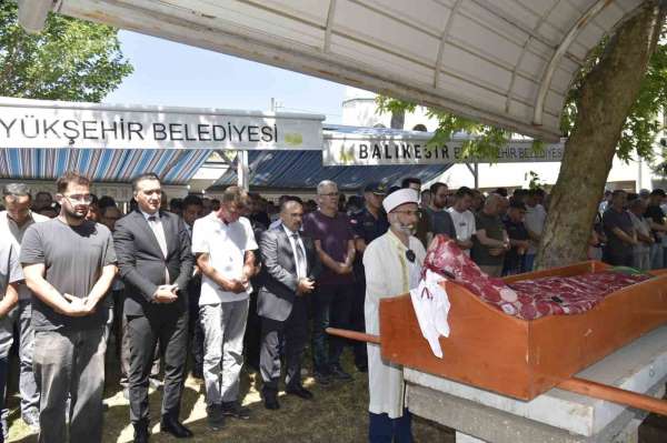 Balıkesir'de kazada hayatını kaybeden çocuk son yolculuğuna uğurlandı