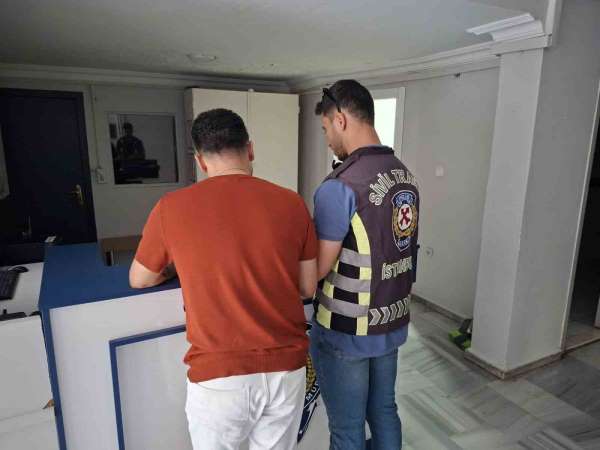 Fatih'te yol verme tartışmasında motosikletli kuryeyi şoke eden tokat: O anlar kamerada