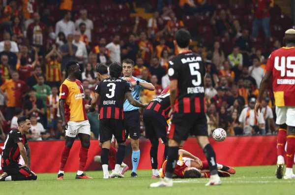 Süper Lig'de yeni sezonun ilk kırmızı kartı Alexandros Kyziridis'e çıktı