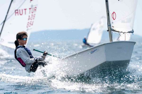 TAYK-Eker Olympos Regatta'da genç yelkenciler Marmara'da rüzgârla yarıştı