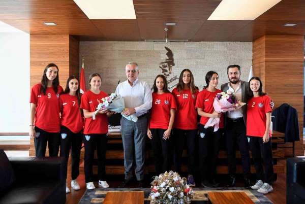 Başkan Esen'den kadın hentbol altyapı takımına destek sözü - Antalya haber