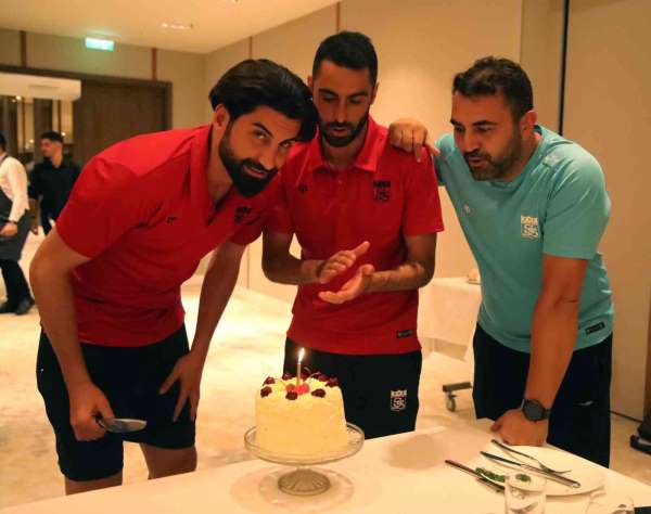 Sivasspor'da kaleci Muammer için sürpriz doğum günü kutlaması - Sivas haber