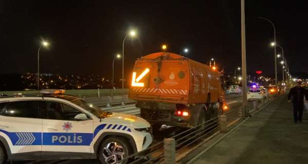 Haliç Köprüsü'ndeki feci kazada motosiklet, yol temizleme aracına çarptı: 1 ölü