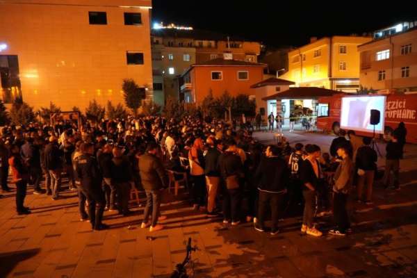 Basketbol Şampiyonası final maçı için Saray Bahçesi'ne dev ekran kurulacak