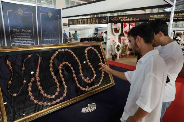 Değer biçilemiyor: Kur'an-ı Kerim'in 604 sayfası tespihe nakşedildi