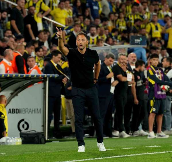 Domenico Tedesco, galibiyetle başladı