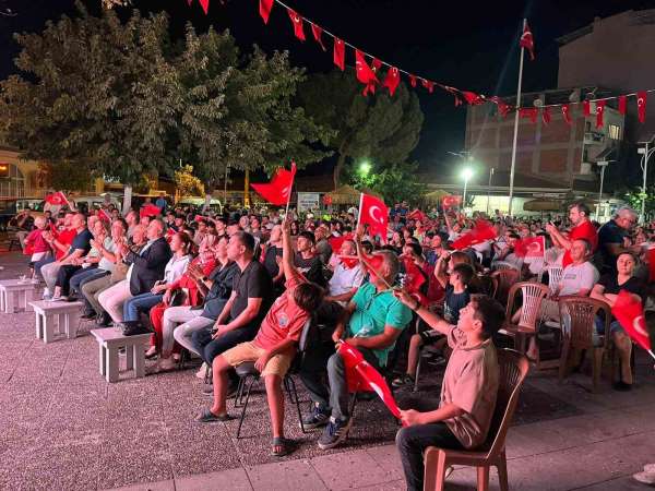İncirliova'daki vatandaşlar, A Milli Basketbol Takımı maçını dev ekranda izledi