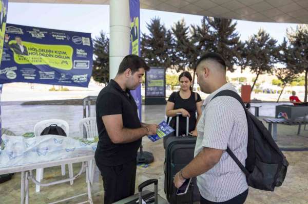 Mersin'de üniversiteli gençler şehrin girişinde karşılanıyor