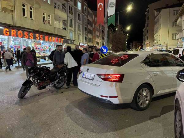 Motosiklet otomobille çarpıştı: 1 yaralı