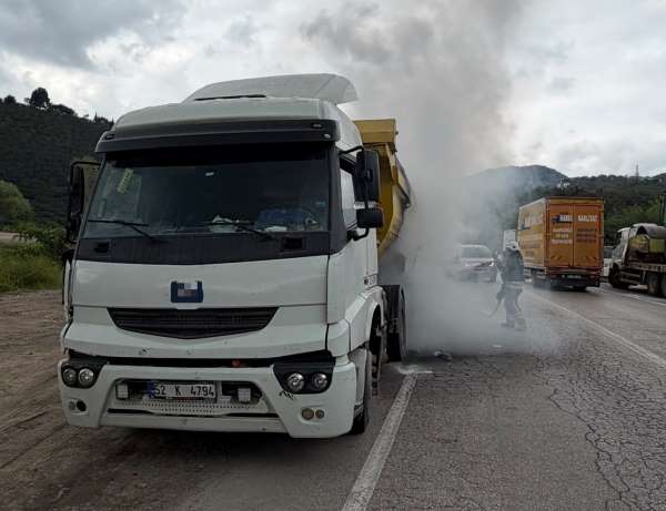 Ordu'da seyir halindeki hafriyat kamyonunda yangın