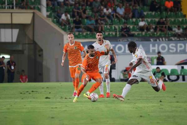 Süper Lig'de galibiyeti bulunmayan Göztepe, son sıradan kurtulamadı