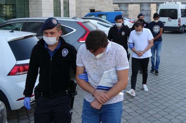 Araçlarında uyuşturucu ele geçen 3 kişiye adli kontrol